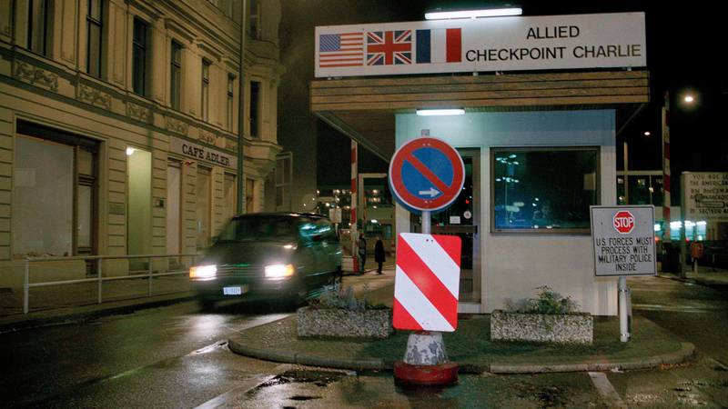 Bildet viser grensebua ved Checkpoint Charlie.