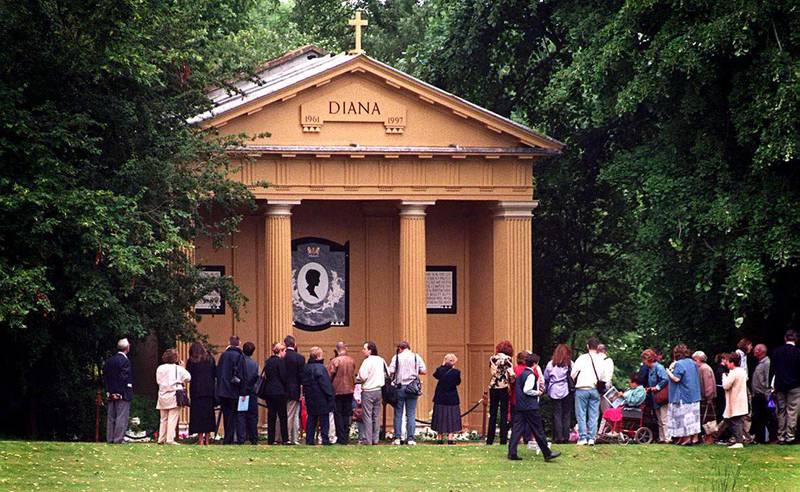 Bildet viser kapellet til minne om prinsesse Diana.