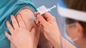 Færre tar dose tre av korona-vaksinen