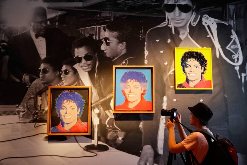 Bildet viser Andy Warhols bilder av Michael Jackson. Det er på utstillingen «Michael Jackson: On the Wall» i National Portrait Gallery i London i Storbritannia.
