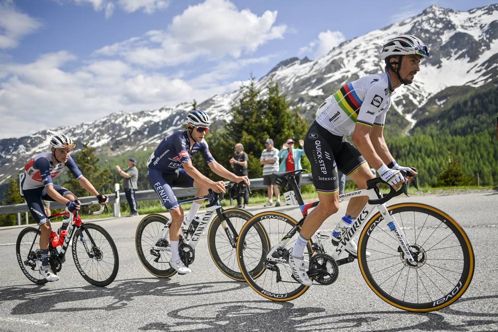 Tour de France-feltet skal testes tre ganger under årets ritt. Foto: Gian Ehrenzeller/Keystone via AP / NTB