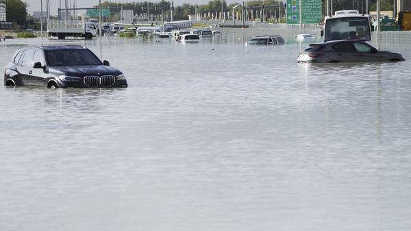 Regn skaper kaos i Dubai
