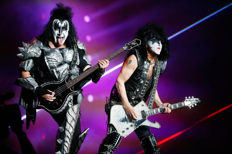 Bildet viser bandet Kiss på scenen.