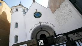 Pågrep mann med kniv ved synagoge i Oslo
