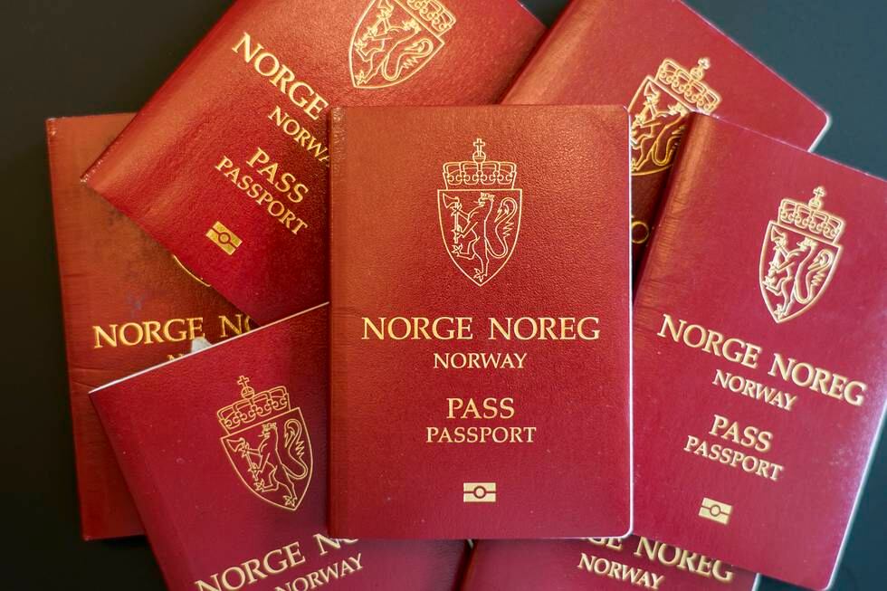 Bildet viser norske pass. Rekordmange fikk norsk statsborgerskap i 2021.