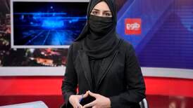 Afghanske kvinner blir tvunget til å dekke til ansiktet