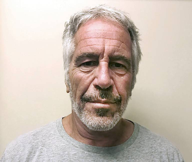 Den amerikanske forretningsmannen Jeffrey Epstein tok livet sitt i fengsel i 2019 mens han ventet på å bli stilt for retten for menneskehandel og overgrep mot mindreårige. Foto: New York State Sex Offender Registry / AP / NTB
