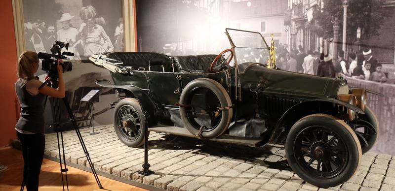 Bildet viser bilen til Franz Ferdinand på museum.