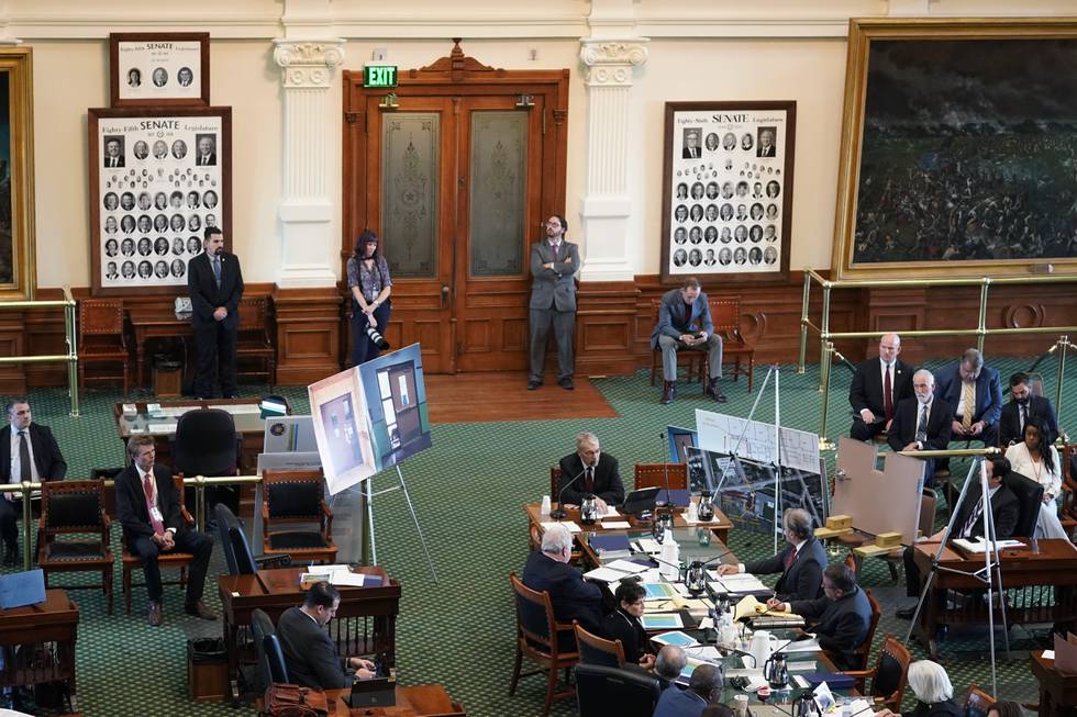 Bildet viser øverste leder for delstatspolitiet i Texas, Steve McCraw, som vitnet i en senatshøring i Austin tirsdag.