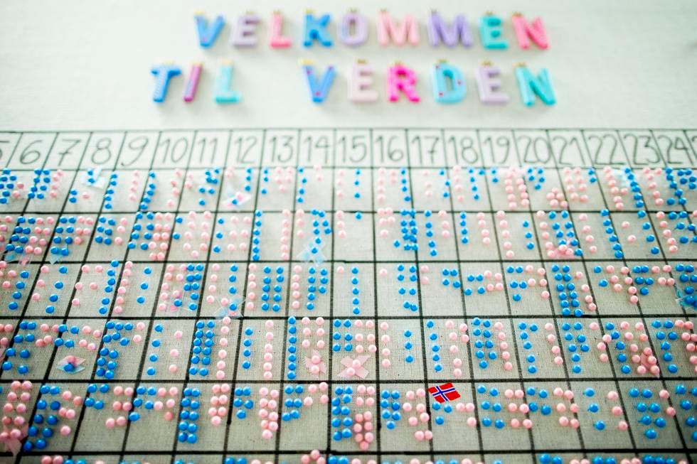 En tavle med oversikt over nyfødte barn på Akershus universitetssykehus. Foto: Vegard Wivestad Grøtt / NTB
