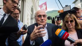 Sepp Blatter og Michel Platini frikjent for korrupsjon