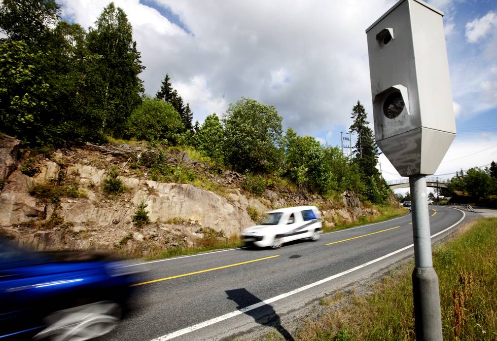 Bildet viser en fotoboks langs en vei. Det står 413 fotobokser langs norske veier. Foto: Kyrre Lien / NTB