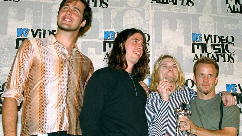 Bildet viser Nirvana under en prisutdeling i 1993. 
