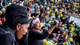 Tusenvis sørger over Winnie Mandela