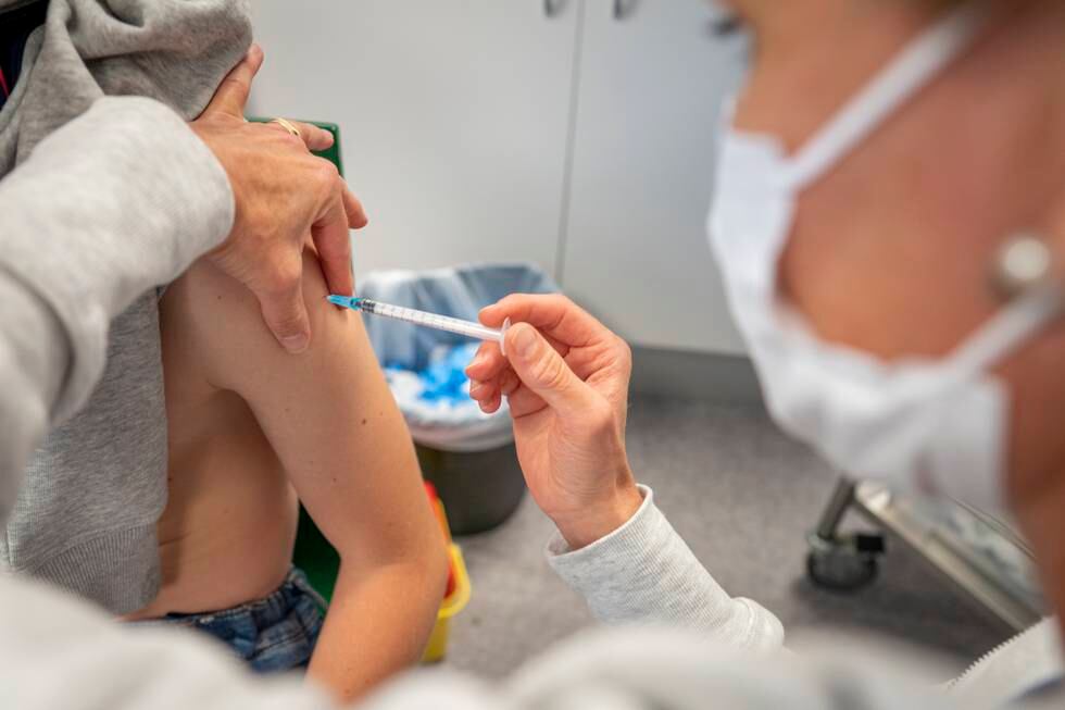 Ei sending med vaksinar med barnedose mot covid-19 er no framme i Norge. Vaksinen skal gå til barn med alvorleg grunnsykdom. Arkivfoto: Heiko Junge / NTB / NPK