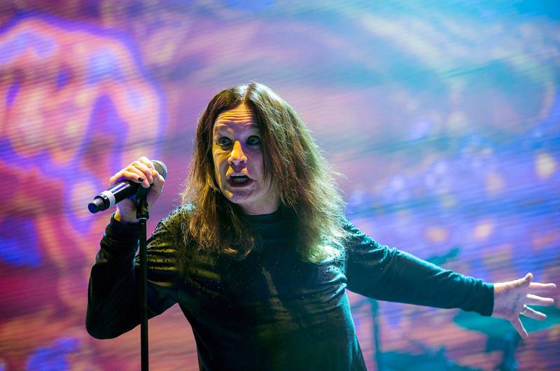Bildet viser Ozzy Osbourne under en konsert i Ungarn i 2016.