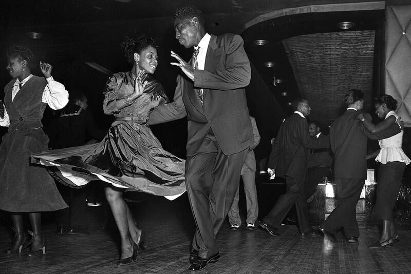DANS: I 1953 danset folk på Savoy Ballroom i bydelen Harlem. Det var egentlig ikke lov. 