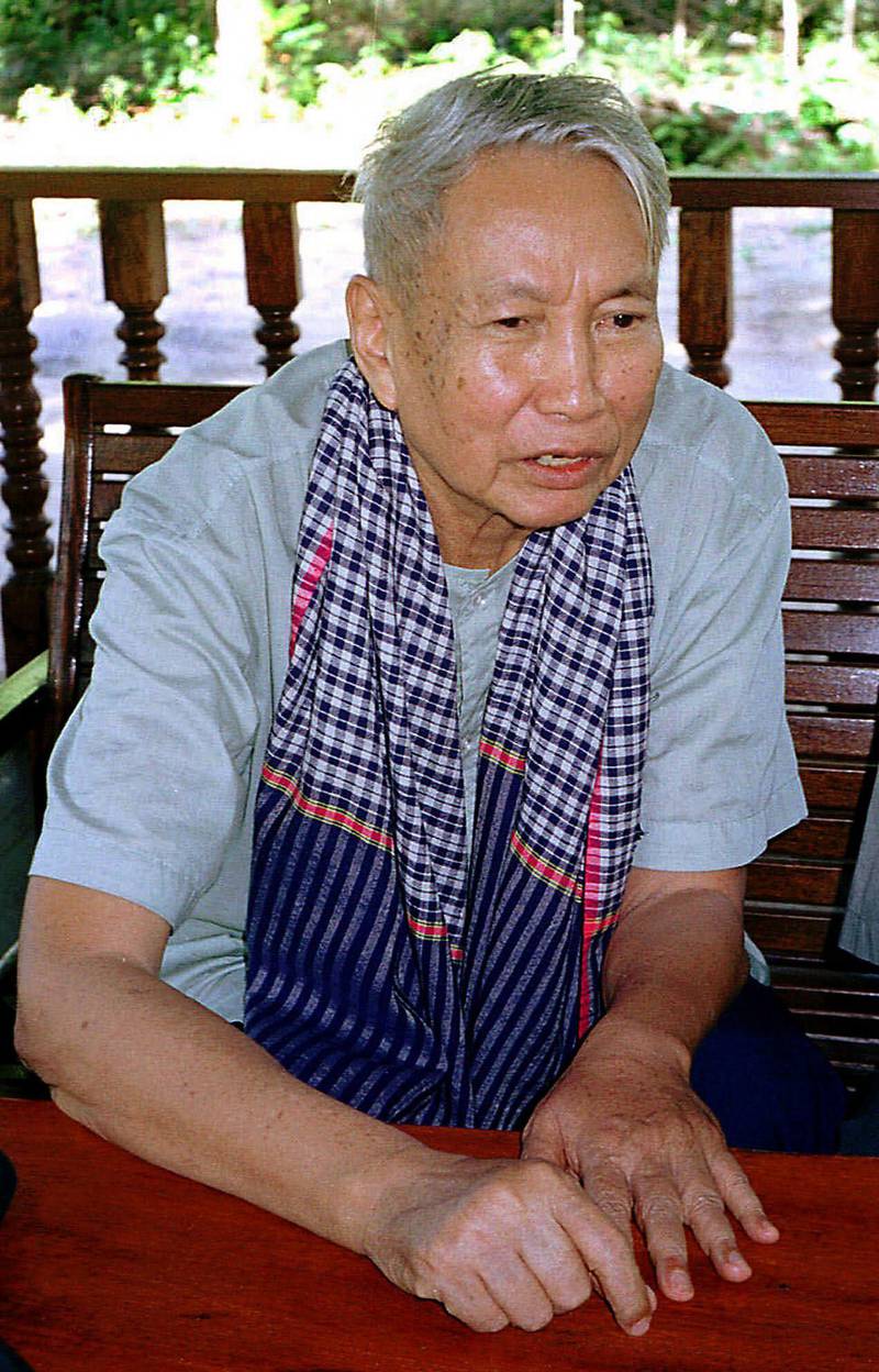 Bildet viser Pol Pot i 1998. Det er like før han døde.