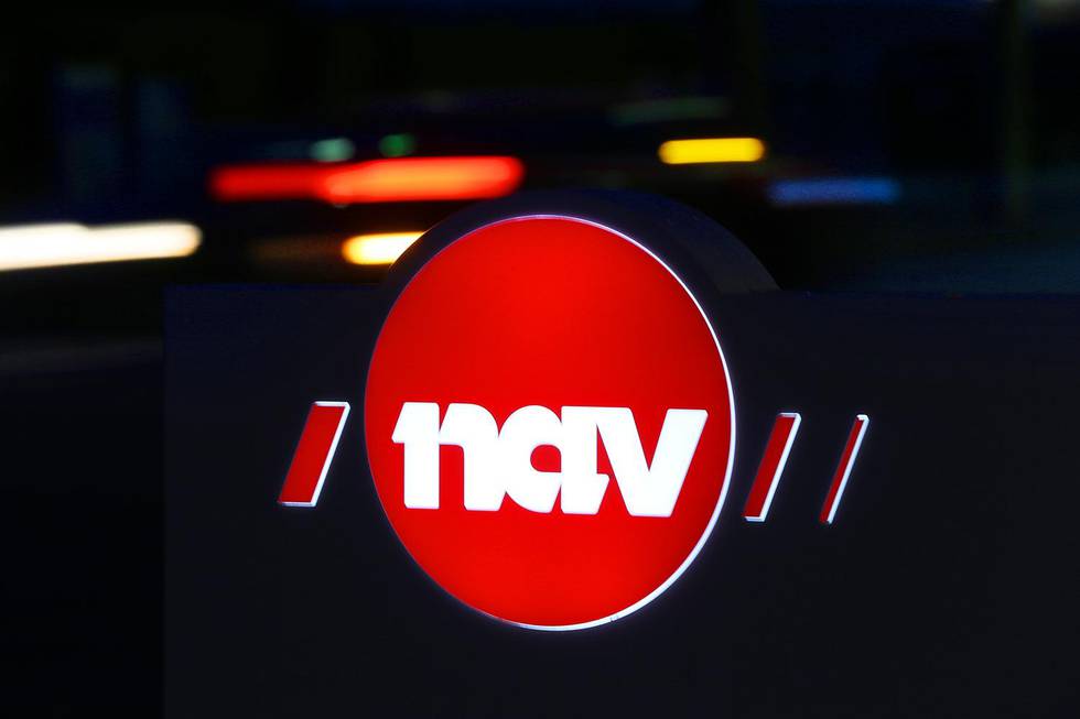 Bildet viser et skilt med logoen Nav.