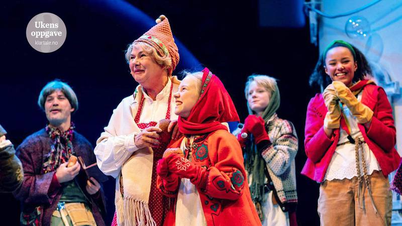 JULESTEMNING: Niåringen Mia Alegria Ulimoen har bestemt seg for å bli skuespiller. Her står hun midt på scenen i stykket «Snøfall» på Oslo Nye Teater.