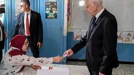 Folket i Tunisia stemmer over ny grunnlov