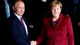 Lørdag møtes Putin og Merkel