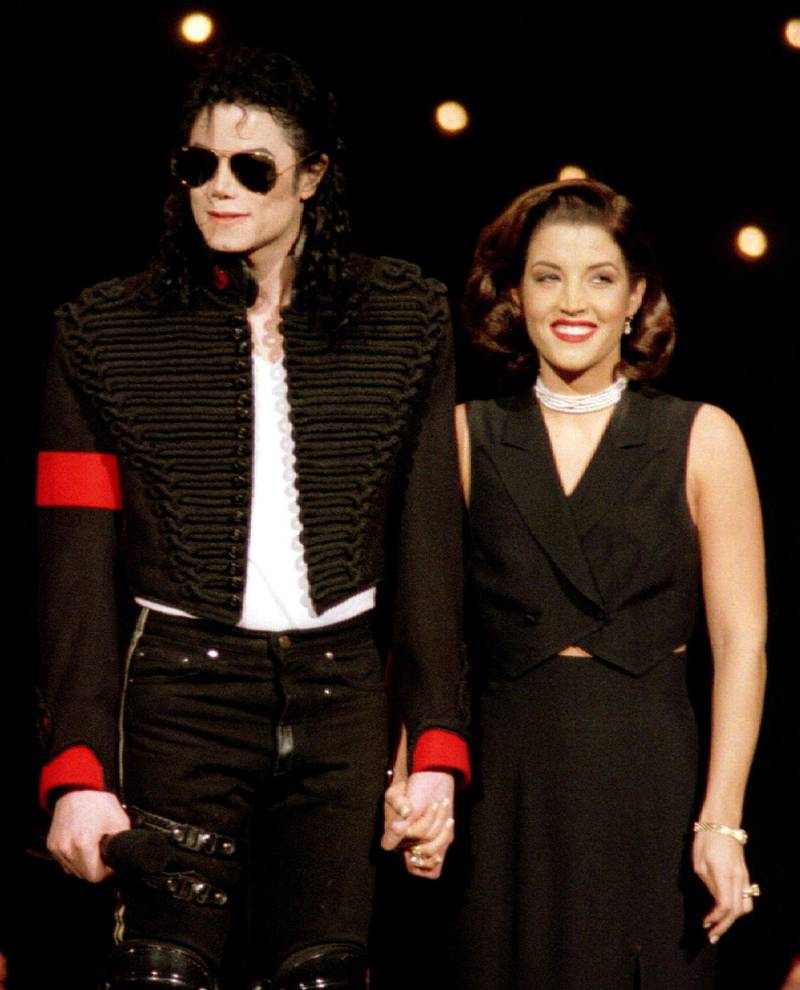 Bildet viser Michael Jackson og Lisa Marie Presley.