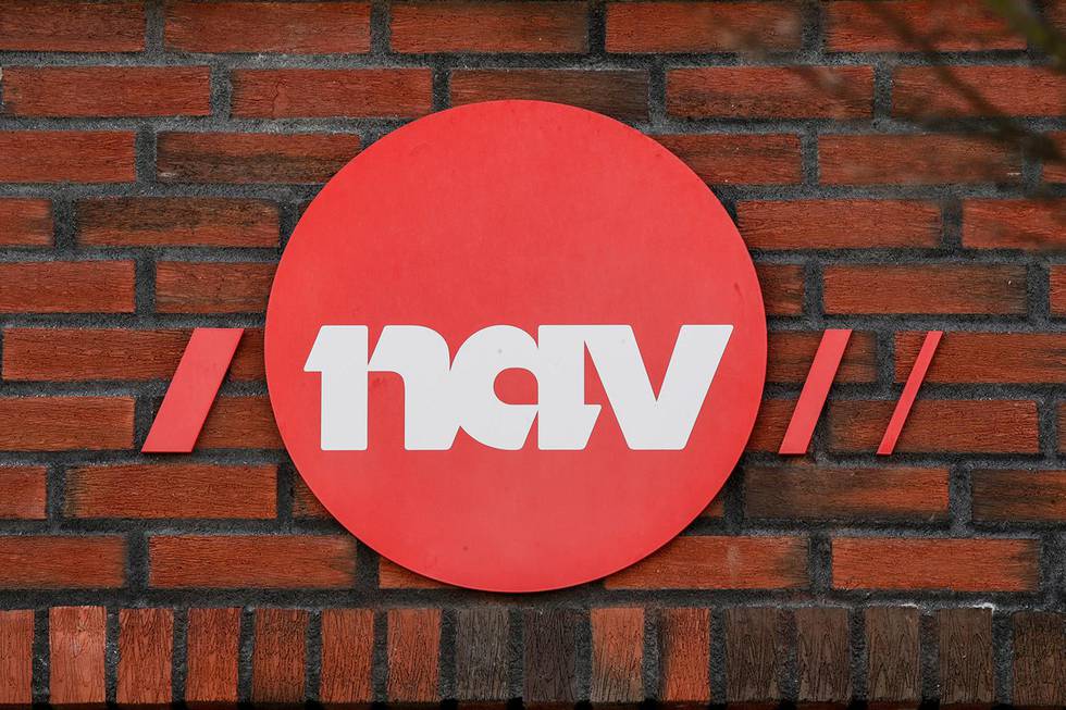 Bildet viser et skilt med NAV.