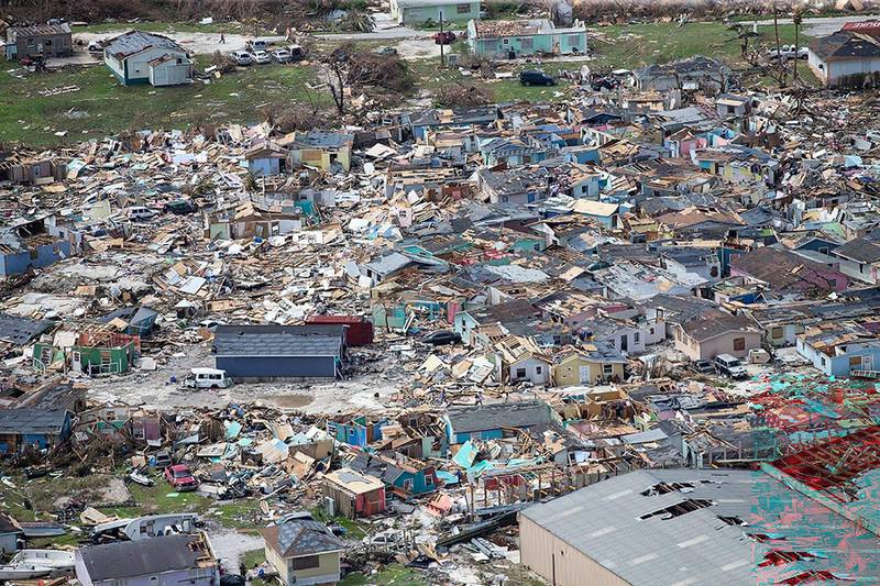 Bildet er et flyfoto som viser ødelagte hus på øya Great Abaco i Bahamas.
