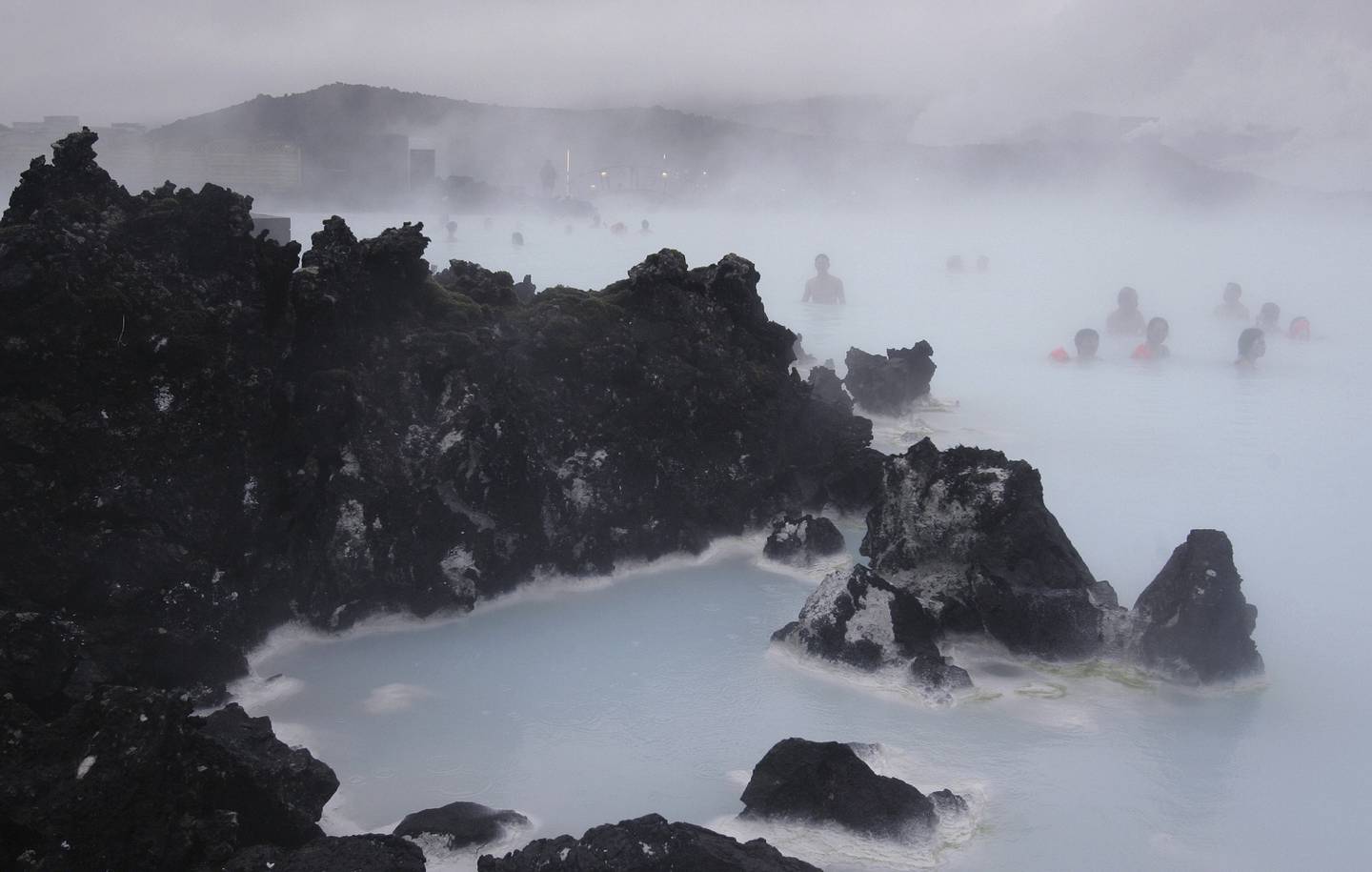 Bildet viser den blå lagune på Island. Foto: AP Photo/Kirsty Wigglesworth