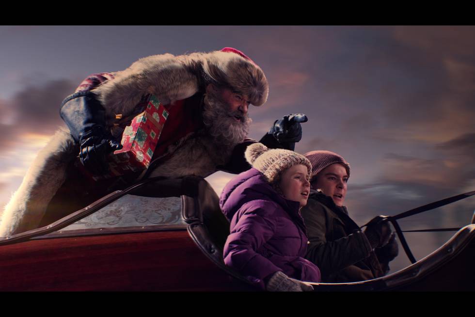 Bildet viser en scene fra filmen «The Christmas Chronicles».