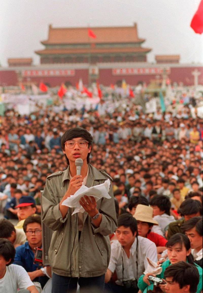 Bildet viser studenten Wang Dan taler for frihet og demokrati under opprøret i 1989. H