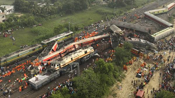 Nesten 300 døde i togulykke