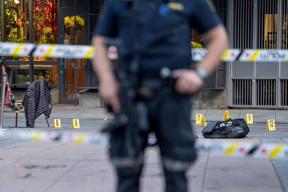 To personer ble drept og 21 personer skadd da en mann løsnet skudd mot utesteder i 1.15-tiden lørdag på utsiden av London pub i sentrum av Oslo.
Foto: Javad Parsa / NTB