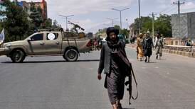 Tusenvis av menn samlet for å finne ut av Talibans politikk