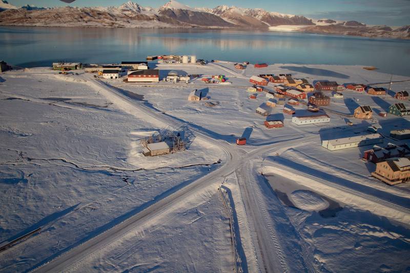 Bildet viser Ny-Ålesund på Svalbard.