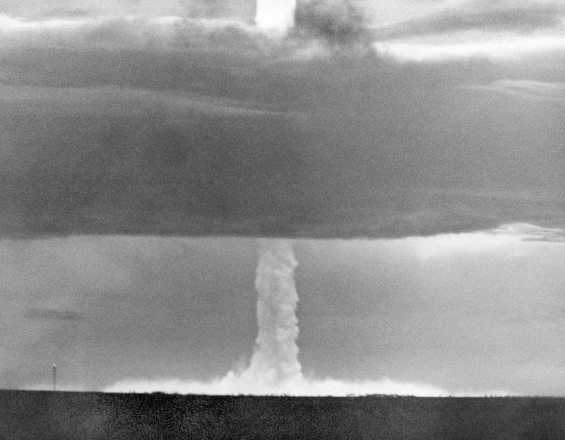 Bildet viser prøve-sprenging av atomvåpen i 1956.