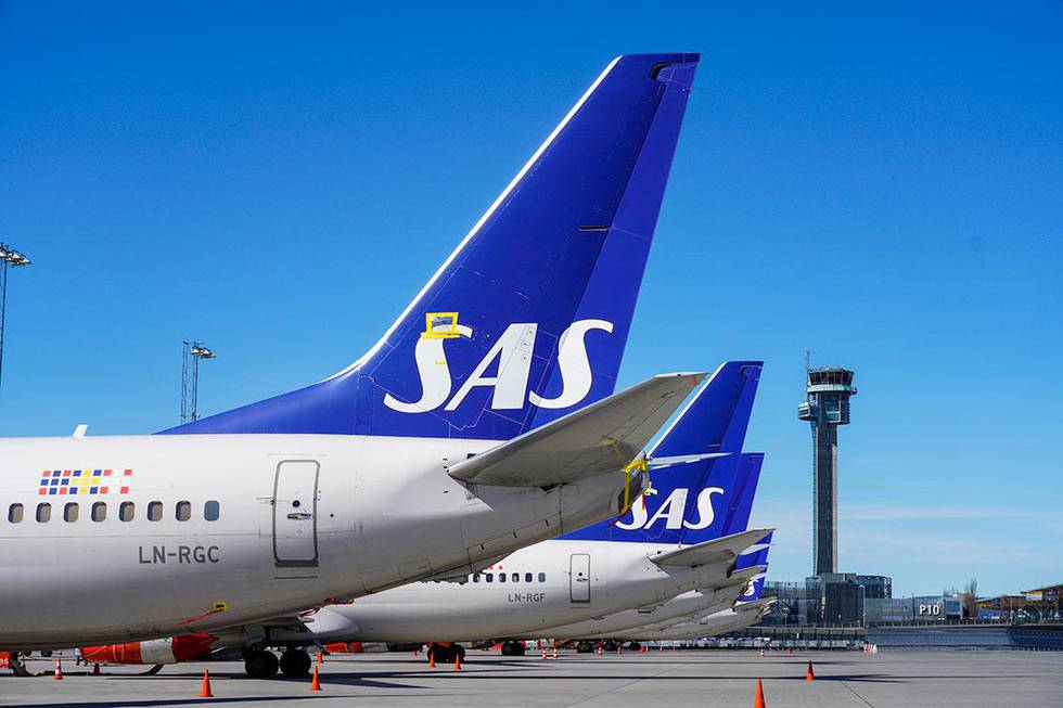 Bildet viser fly fra SAS. Flyselskapet må kutte opptil 5.000 jobber. 