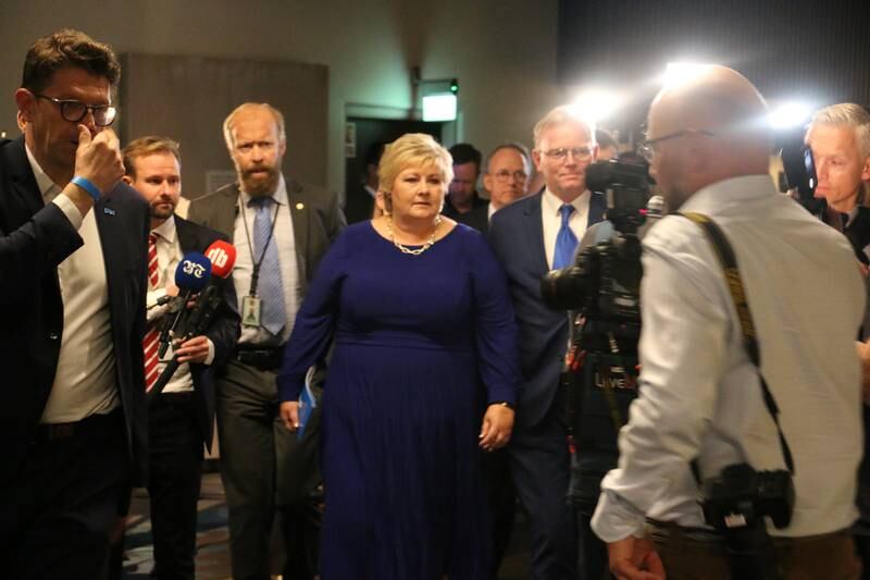 Alle ville prate med Høyre-leder Erna Solberg etter tapet.