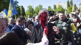 Demonstranter kastet rødmaling på Russlands ambassadør