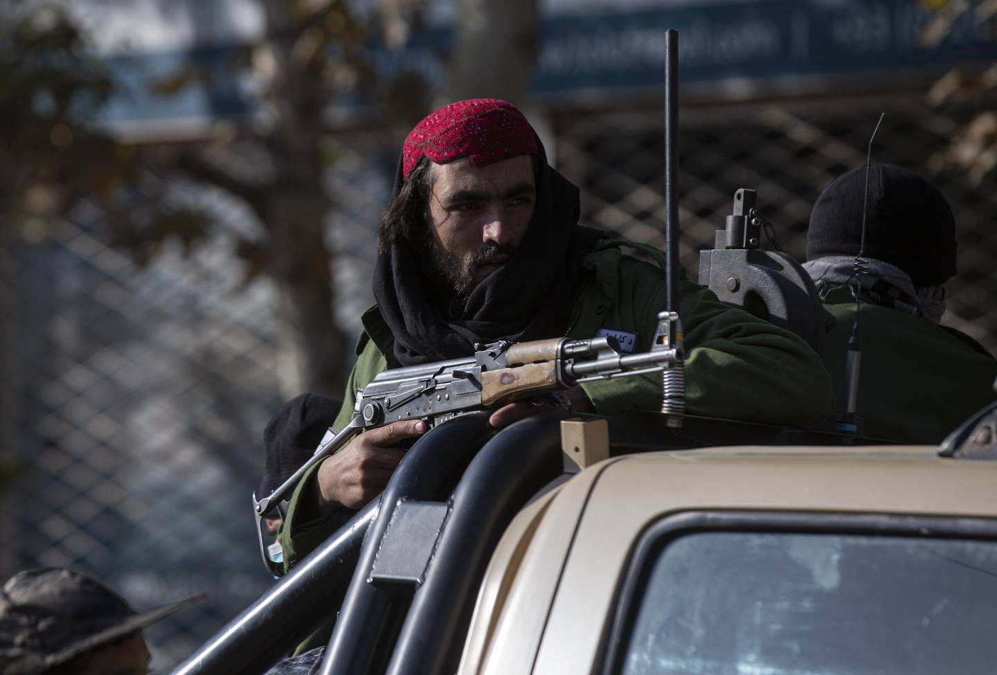 Taliban-soldater gjennomfører nattlige raid og pågriper tidligere medlemmer av de afghanske sikkerhetsstyrkene. Noen blir drept eller forsvinner, andre blir fengslet på ukjent sted, går det fram av en ny rapport fra Human Rights Watch. Foto: AP / NTB