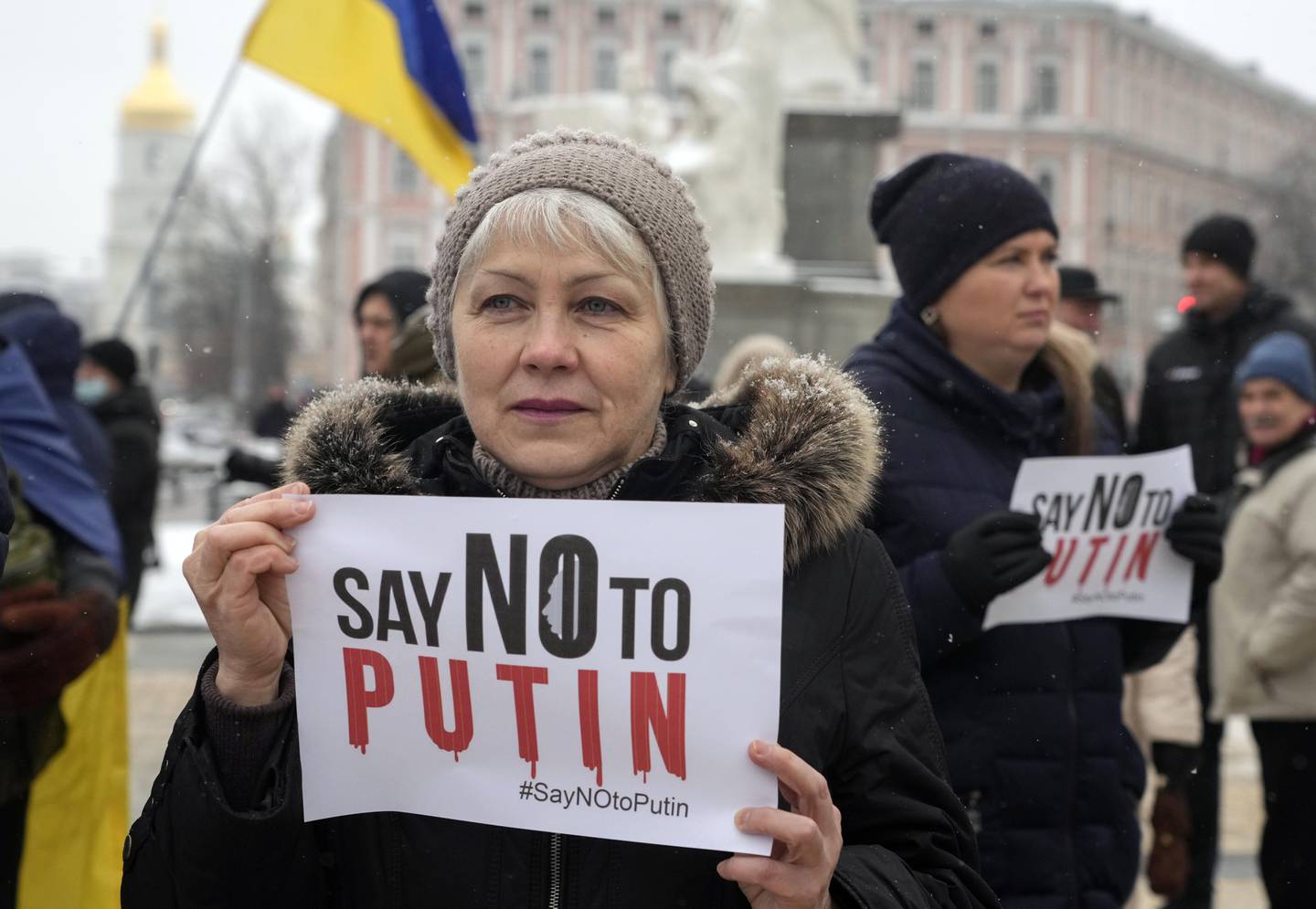 I helgen var det store demonstrasjoner i Ukrainas hovedstad Kiev og en rekke andre byer i verden. De ønsker at USA skal si tvert nei til Russlands krav. Foto: Efrem Lukatskij / AP / NTB