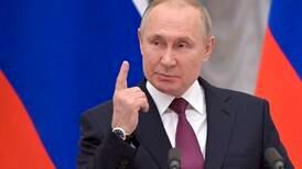 Putin sier at Russland kan sende soldater inn i Ukraina