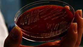 Seks syke av E.coli