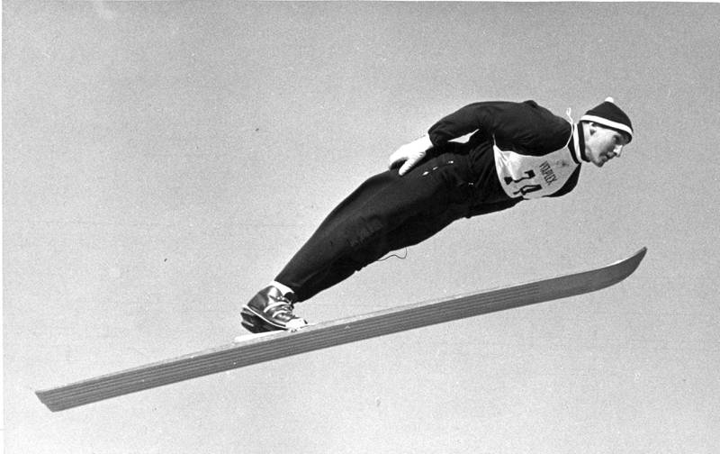 Bildet viser Bjørn Wirkola som hopper på 1960-tallet. 