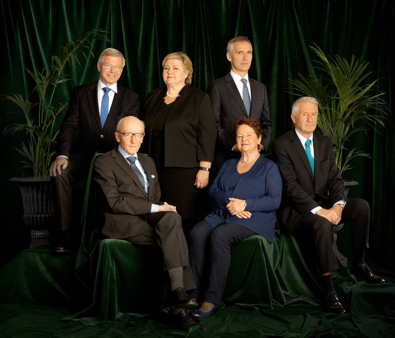 Bildet viser alle de seks statsministrene oppstilt.