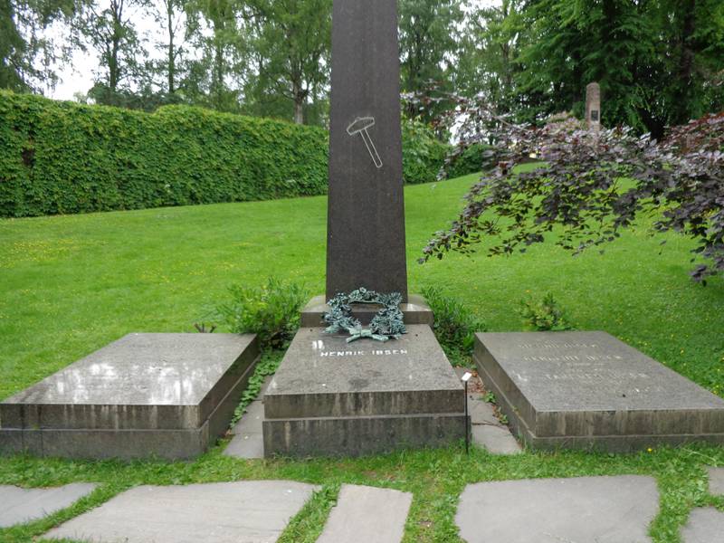 Bildet viser graven til Henrik Ibsen er på Vår Frelsers gravlund i Oslo.