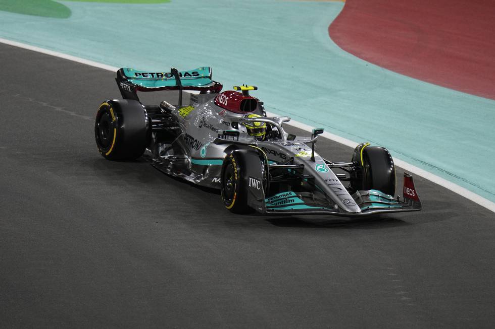 Lewis Hamilton fikk ikke opp farten og ble utslått i første kvalifiseringsomgang i Saudi-Arabia. Foto: Hassan Ammar, AP / NTB