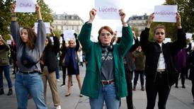 Franske kvinner protesterer mot partner-drap