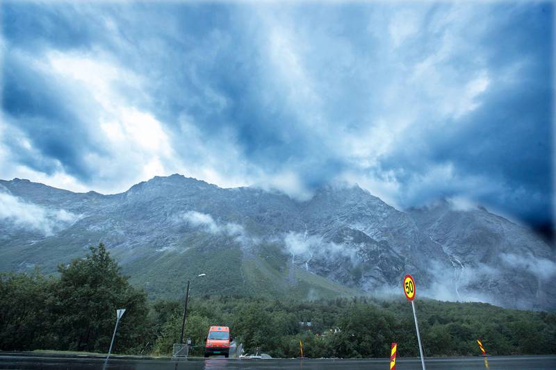 Bildet viser fjellet Mannen i regnvær. Det ustabile partiet Veslemannen er en del av Mannen.
